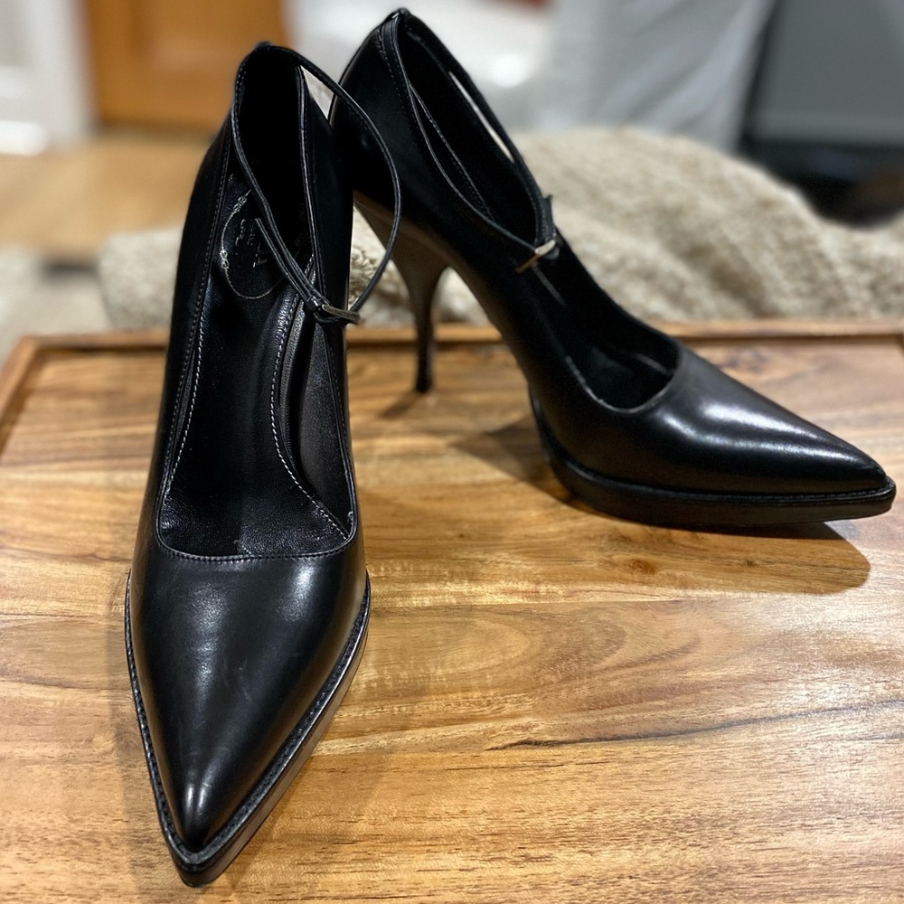 Prada Pre-Loved Ankle Strap Pointed Toe Vero Cuoio Black Shoes